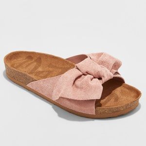 Women’s blush pink suede bow sandal